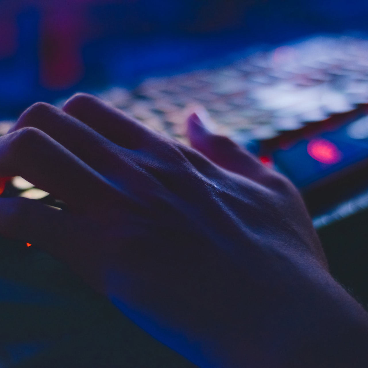 La era de los video-juegos y redes sociales, influencia cognitiva y emocional